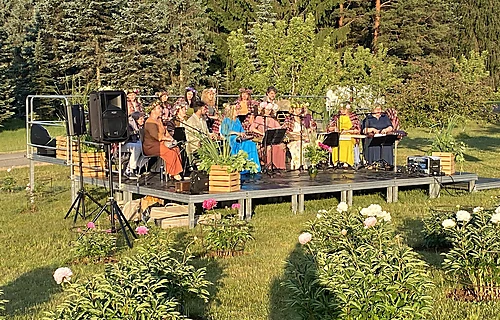 Vasaras pasākumi - mūzika, skaņa, gaismas, skatuve, deko
