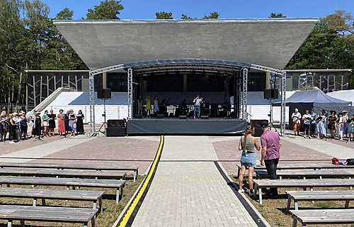 Vasaras pasākumi - mūzika, skaņa, gaismas, skatuve, deko