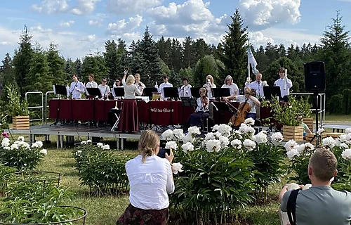 Vasaras pasākumi - mūzika, skaņa, gaismas, skatuve, deko