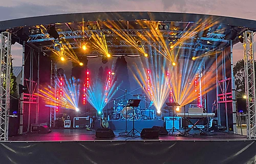 Mobilā skatuve 8m x 6m, augstums 5,1m