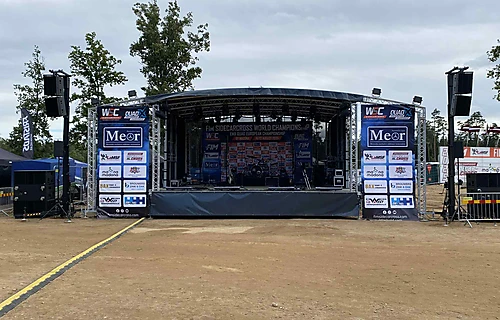 Mobilā skatuve 8m x 6m, augstums 5,1m